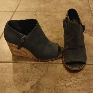 Jessica Simpson Grey Wedges